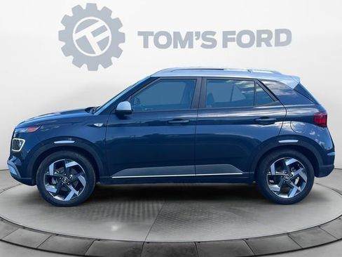 Used 2020 Hyundai Venue FWD image 3