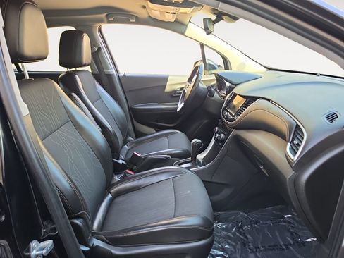 Used 2019 Chevrolet Trax LT w/ LT Convenience Package FWD image 15