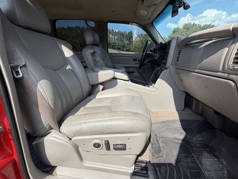 Used 2005 Chevrolet Silverado 2500 LT w/ Heavy-Duty Power Package AWD/4WD image 22