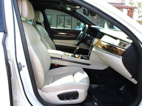 Used 2014 BMW 750Li image 16