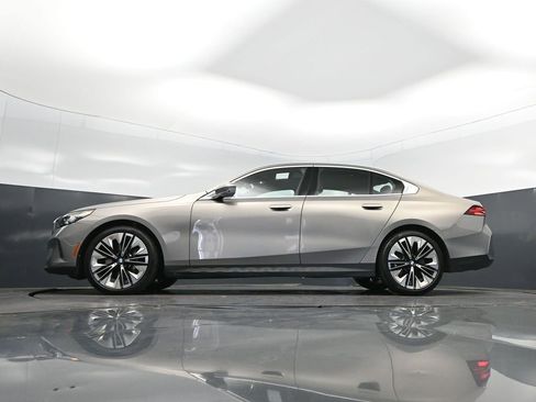 Certified 2026 BMW 530i image 39