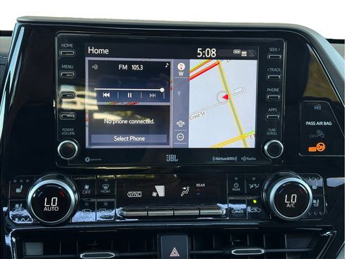 Used 2021 Toyota Highlander Limited AWD/4WD image 16