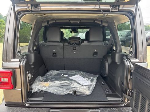 New 2026 Jeep Wrangler Unlimited Sahara AWD/4WD image 21