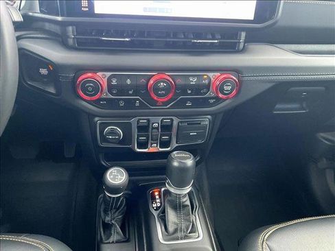 Used 2025 Jeep Gladiator Sport AWD/4WD image 23