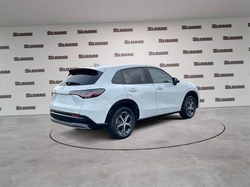 Certified 2024 Honda HR-V EX-L image 4