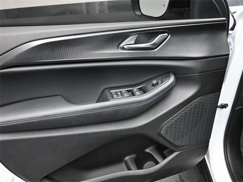 New 2025 Jeep Grand Cherokee L Laredo image 11