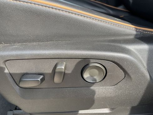 Used 2024 GMC Yukon XL AT4 w/ Technology Package image 11