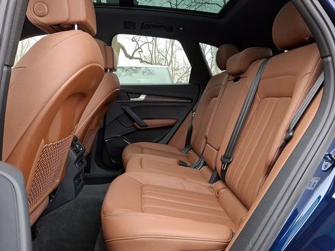 Used 2023 Audi Q5 2.0T Premium w/ Convenience Package image 9