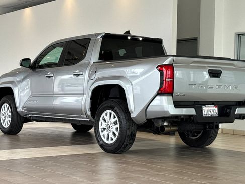 Certified 2025 Toyota Tacoma SR5 AWD/4WD image 6