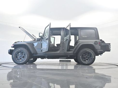 Used 2023 Jeep Wrangler Unlimited w/ Cold Weather Group AWD/4WD image 44