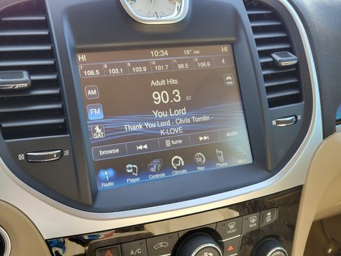 Used 2012 Chrysler 300 Limited image 25