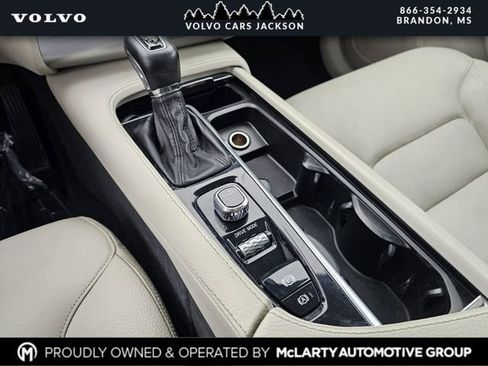 Used 2018 Volvo XC90 T6 Momentum w/ Convenience Package image 24