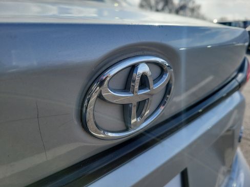 Used 2021 Toyota Corolla LE image 6