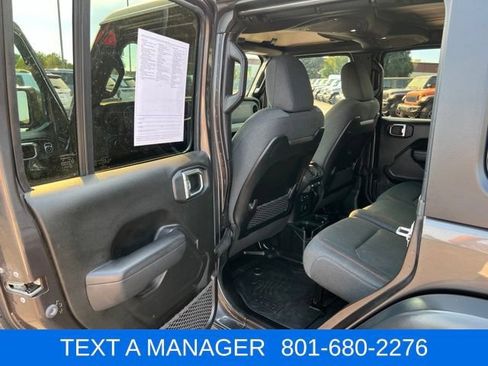 Used 2025 Jeep Wrangler Unlimited Rubicon w/ Convenience Group AWD/4WD image 28