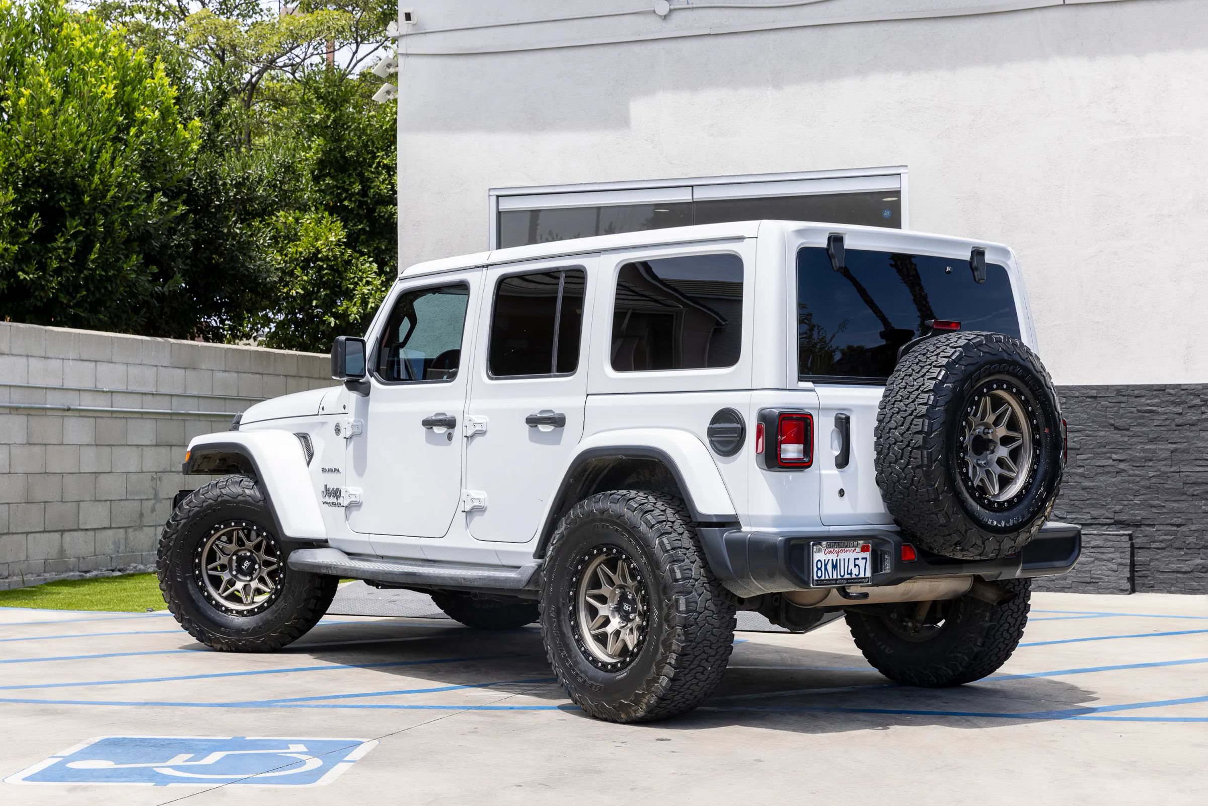 Used 2019 Jeep Wrangler Unlimited Sahara AWD/4WD image 12
