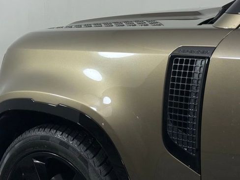 Used 2023 Land Rover Defender 130 X-Dynamic SE image 13