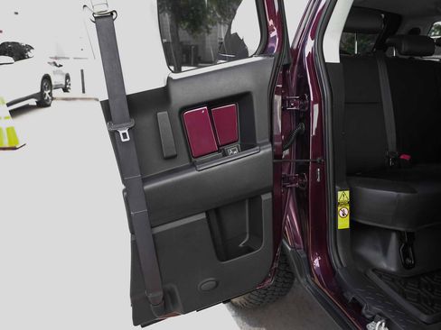 Used 2007 Toyota FJ Cruiser 4WD image 40