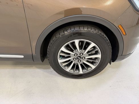 Used 2022 Lincoln Nautilus FWD w/ Premium Package image 29