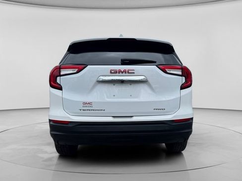 Used 2022 GMC Terrain SLE w/ Driver Convenience Package image 4