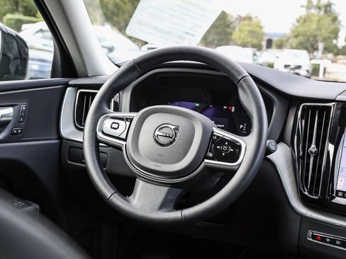 Used 2025 Volvo XC60 B5 Plus image 15