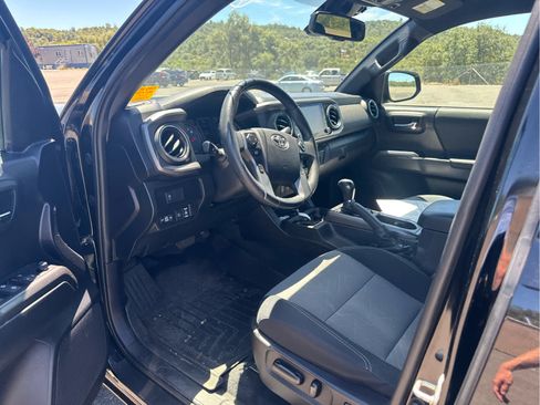 Used 2021 Toyota Tacoma TRD Off-Road w/ Technology Package AWD/4WD image 10