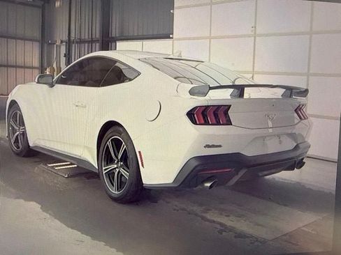 Used 2025 Ford Mustang Coupe RWD image 4
