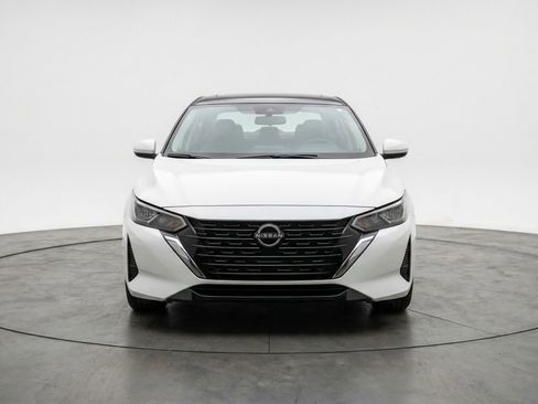 Used 2025 Nissan Sentra SV image 2