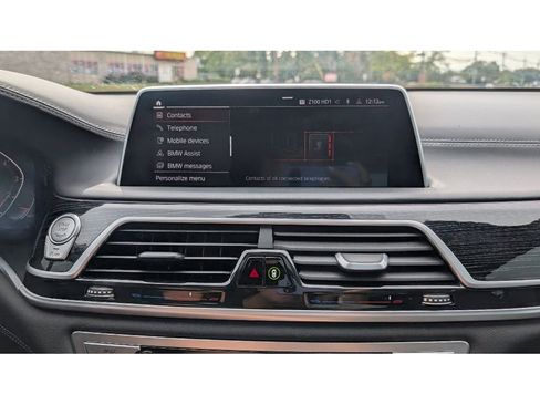 Used 2022 BMW 750i xDrive w/ Executive Package image 28