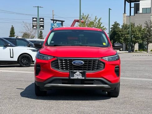 Used 2024 Ford Escape Active AWD/4WD image 2
