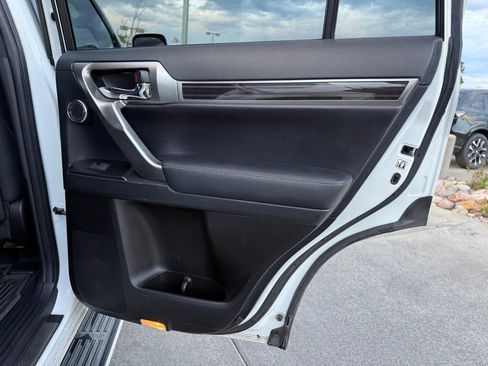 Used 2023 Lexus GX 460 Premium w/ Accessory Package AWD/4WD image 25