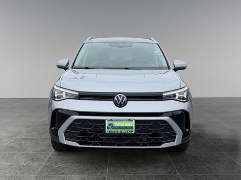 Used 2025 Volkswagen Taos SE AWD/4WD image 3
