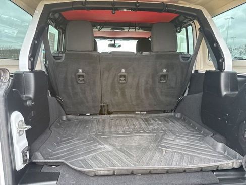 Used 2018 Jeep Wrangler Unlimited Sport image 37