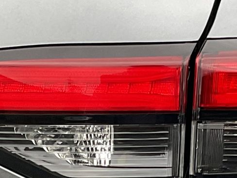 Used 2025 Nissan Pathfinder SL image 10