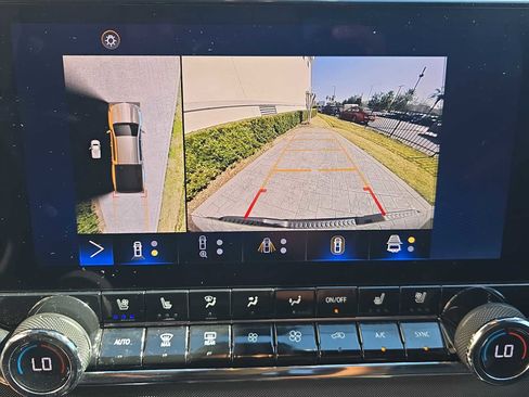 Used 2023 Chevrolet Colorado Z71 w/ Z71 Convenience Package 2 image 16