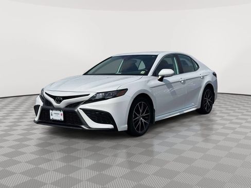 Used 2024 Toyota Camry SE AWD/4WD image 3