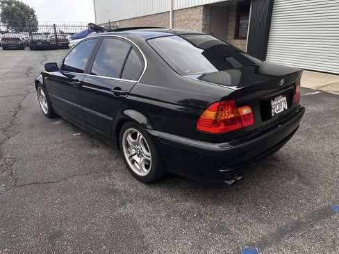 Used 2002 BMW 330i Sedan RWD image 3