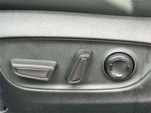 Used 2025 Toyota Sienna Platinum image 24