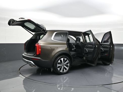 Used 2021 Kia Telluride EX w/ EX Premium Package FWD image 29