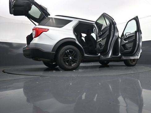 Used 2022 Ford Explorer XLT AWD/4WD image 42