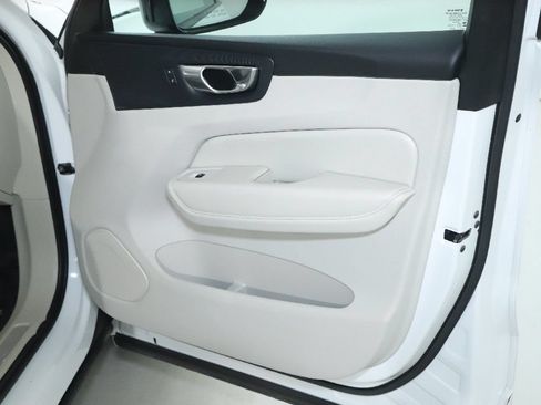 Used 2024 Volvo XC60 B5 Plus AWD/4WD image 35