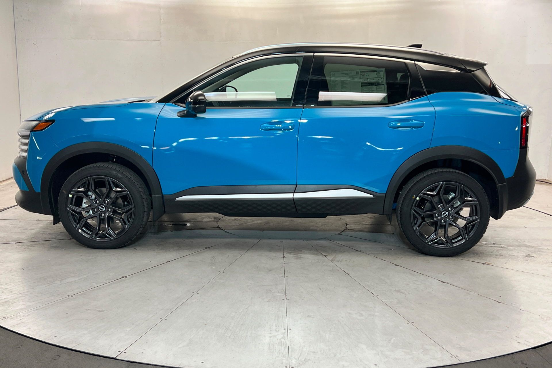 New 2026 Nissan Kicks SR FWD image 2