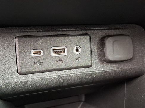 Used 2023 Buick Encore GX Essence image 24