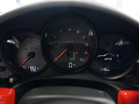 Used 2018 Porsche 911 GT3 RWD image 34