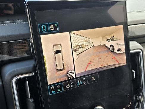 Used 2025 GMC Yukon XL Elevation image 27