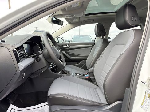 New 2026 Volkswagen Jetta SE FWD image 11
