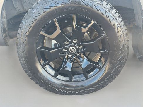 Used 2021 Nissan Frontier SV w/ Midnight Edition Floor Mats AWD/4WD image 11