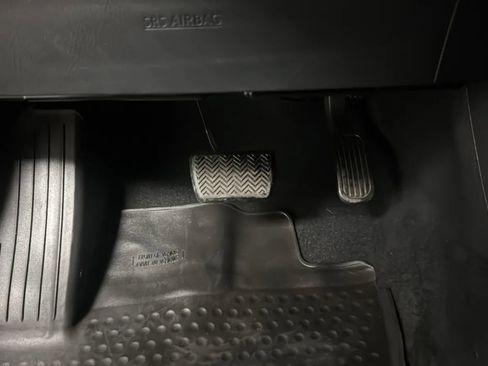 Used 2021 Toyota C-HR XLE FWD image 25