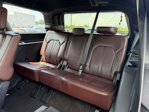 Used 2022 Ford Expedition Limited AWD/4WD image 19