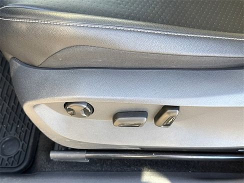 Certified 2022 Volkswagen Tiguan SE image 40