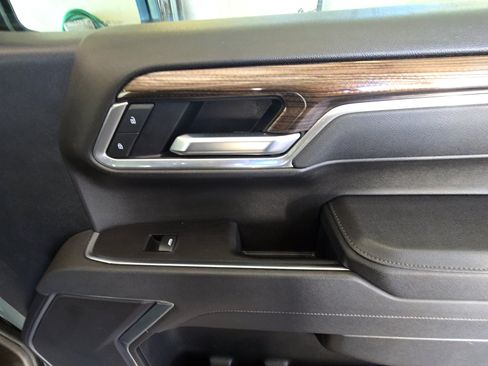 Used 2025 Chevrolet Silverado 1500 LT AWD/4WD image 16
